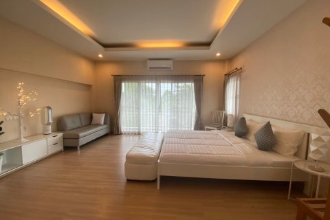 Villa in Chiang Mai, Thailand 4 bedrooms № 155398 - photo 14