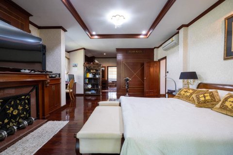 House in Chiang Mai, Thailand 4 bedrooms № 155394 - photo 28