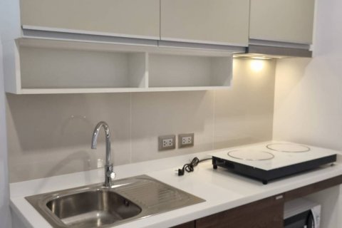 Студия в кондо в Ваттхане, Бангкок, Таиланд № 136867 - фото 9