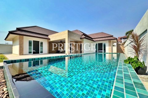 House in Pattaya, Thailand 3 bedrooms № 198231