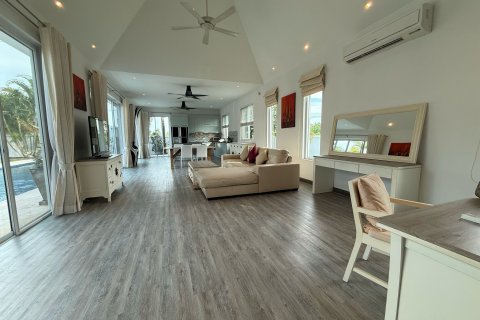 Вилла в Хуа Хине, Таиланд с 3 спальнями  № 148502 - фото 18