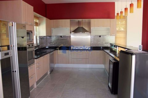 House in Pattaya, Thailand 3 bedrooms № 197361 - photo 9