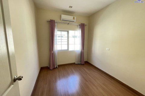 Townhouse in Nonthaburi, Thailand 4 bedrooms № 163198 - photo 6