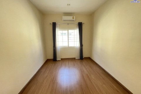 Townhouse in Nonthaburi, Thailand 4 bedrooms № 163198 - photo 5