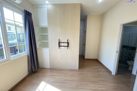 Townhouse in Nonthaburi, Thailand 4 bedrooms № 163198 - photo 8