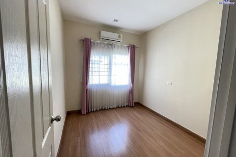 Townhouse in Nonthaburi, Thailand 4 bedrooms № 163198 - photo 2