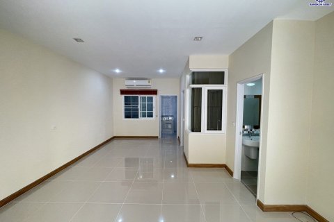Townhouse in Nonthaburi, Thailand 4 bedrooms № 163198 - photo 10