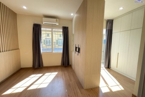 Townhouse in Nonthaburi, Thailand 4 bedrooms № 163198 - photo 7