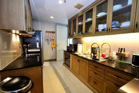Condo in Bangkok, Thailand, 3 bedrooms  № 146879 - photo 8