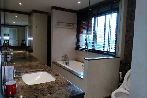 Condo à Watthana, Bangkok, Thaïlande, 2 chambres  № 137490 - photo 13