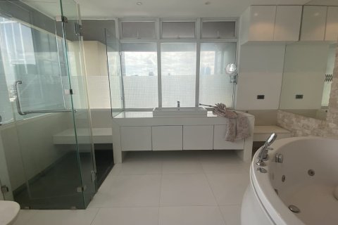 Condo à Khlong Toei, Bangkok, Thaïlande, 3 chambres № 200973 - photo 13