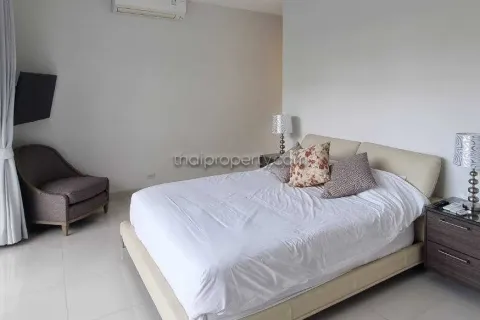 Casa de 3 dormitorios en Pattaya, Tailandia № 213549 - foto 11