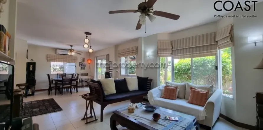 Casa de 3 dormitorios en Pattaya, Tailandia № 213546