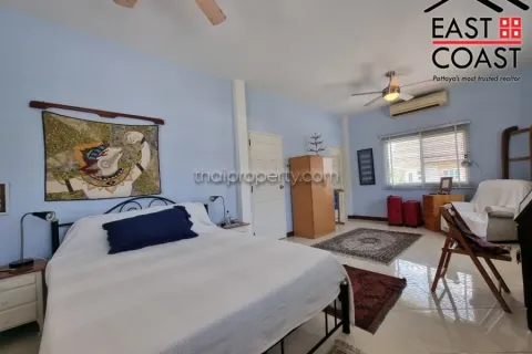 Casa de 3 dormitorios en Pattaya, Tailandia № 213546 - foto 11