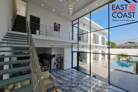 Casa de 6 dormitorios en Pattaya, Tailandia № 213545 - foto 25