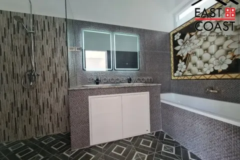 Casa de 6 dormitorios en Pattaya, Tailandia № 213545 - foto 16