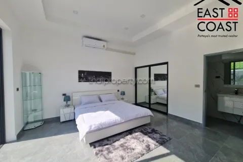 Casa de 6 dormitorios en Pattaya, Tailandia № 213545 - foto 6
