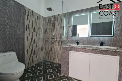 Casa de 6 dormitorios en Pattaya, Tailandia № 213545 - foto 15