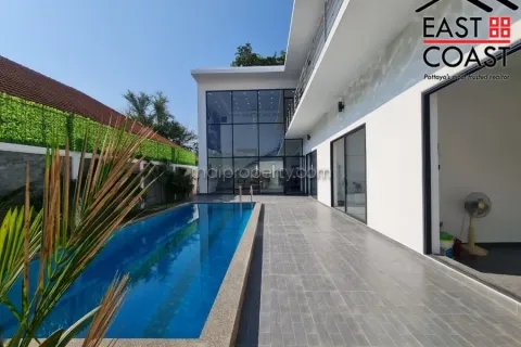 Casa de 6 dormitorios en Pattaya, Tailandia № 213545 - foto 3