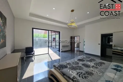 Casa de 6 dormitorios en Pattaya, Tailandia № 213545 - foto 13