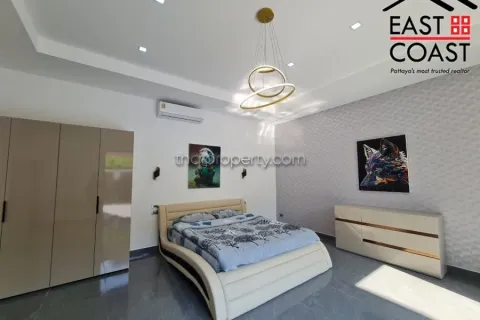 Casa de 6 dormitorios en Pattaya, Tailandia № 213545 - foto 11