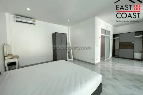 Casa de 4 dormitorios en Pattaya, Tailandia № 213723 - foto 12