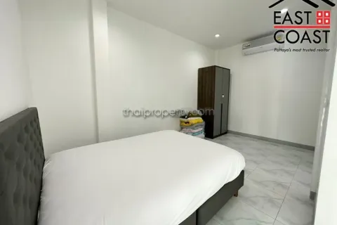 Casa de 4 dormitorios en Pattaya, Tailandia № 213723 - foto 16