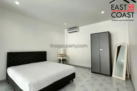 Casa de 4 dormitorios en Pattaya, Tailandia № 213723 - foto 11