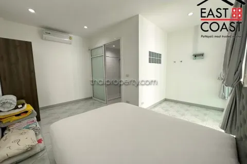 Casa de 4 dormitorios en Pattaya, Tailandia № 213723 - foto 15