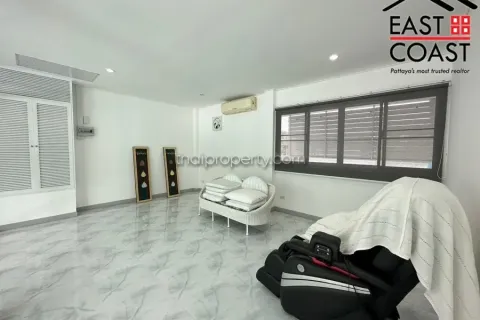 Casa de 4 dormitorios en Pattaya, Tailandia № 213723 - foto 5