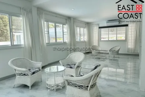 Casa de 4 dormitorios en Pattaya, Tailandia № 213723 - foto 3