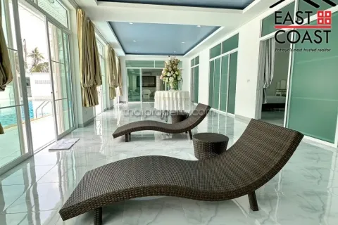 Casa de 4 dormitorios en Pattaya, Tailandia № 213723 - foto 6