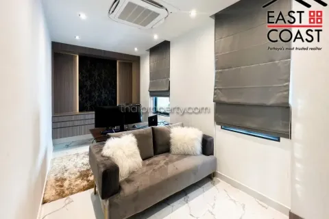 Casa de 5 dormitorios en Pattaya, Tailandia № 213720 - foto 28