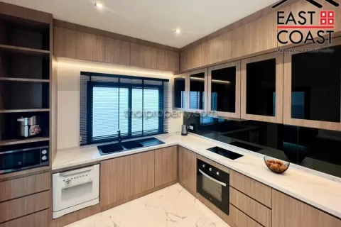 Casa de 5 dormitorios en Pattaya, Tailandia № 213720 - foto 11
