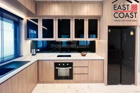 Casa de 5 dormitorios en Pattaya, Tailandia № 213720 - foto 9