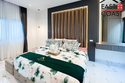 Casa de 5 dormitorios en Pattaya, Tailandia № 213720 - foto 12