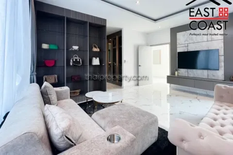 Casa de 5 dormitorios en Pattaya, Tailandia № 213720 - foto 3