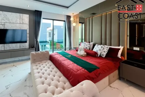 Casa de 5 dormitorios en Pattaya, Tailandia № 213720 - foto 19