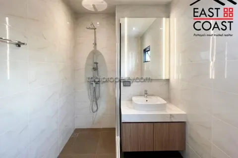 Casa de 5 dormitorios en Pattaya, Tailandia № 213720 - foto 30