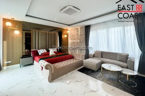 Casa de 5 dormitorios en Pattaya, Tailandia № 213720 - foto 17