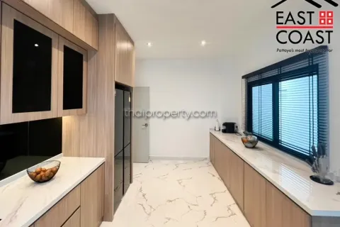 Casa de 5 dormitorios en Pattaya, Tailandia № 213720 - foto 10