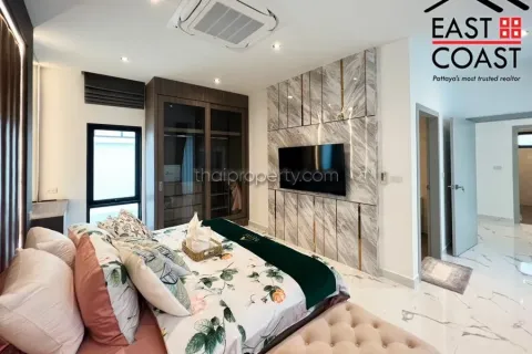 Casa de 5 dormitorios en Pattaya, Tailandia № 213720 - foto 14