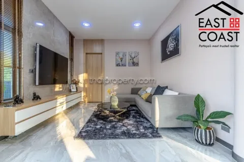 Casa de 4 dormitorios en Pattaya, Tailandia № 213721 - foto 11
