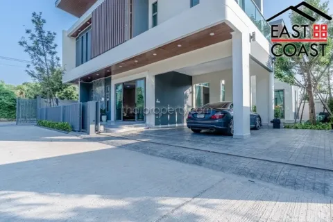 Casa de 4 dormitorios en Pattaya, Tailandia № 213721 - foto 4