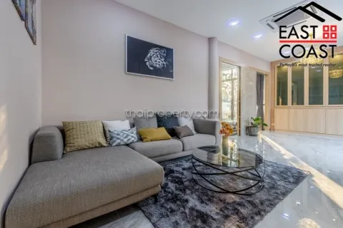 Casa de 4 dormitorios en Pattaya, Tailandia № 213721 - foto 12
