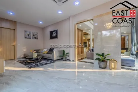Casa de 4 dormitorios en Pattaya, Tailandia № 213721 - foto 10