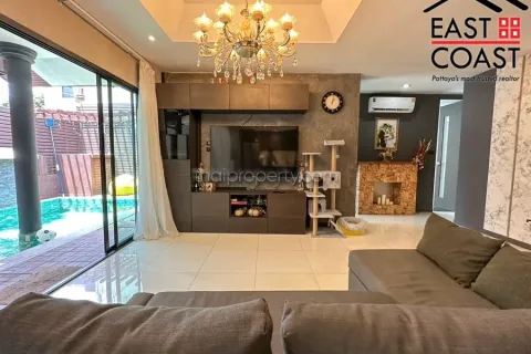 Casa de 3 dormitorios en Pattaya, Tailandia № 213724 - foto 4