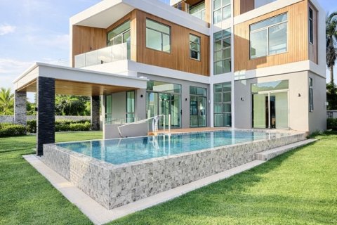 Villa à Phuket, Thaïlande 5 chambres № 136988 - photo 2