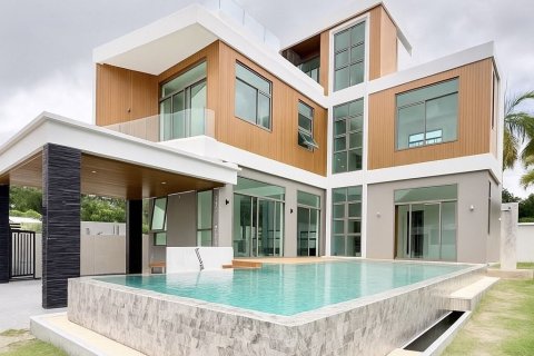 Villa in Phuket, Thailand 5 bedrooms № 136988 - photo 1