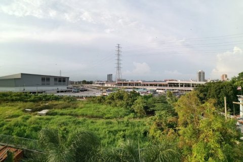 Studio in the Condo in Huai Khwang, Bangkok, Thailand  № 163031 - photo 13